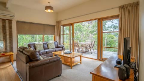 Deluxe Spa Cabin Bush View