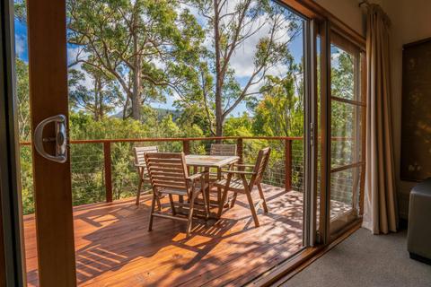 Deluxe Spa Cabin Water View