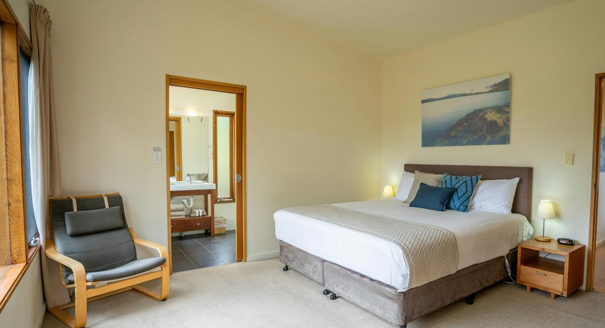 Deluxe Spa Cabin Bush View