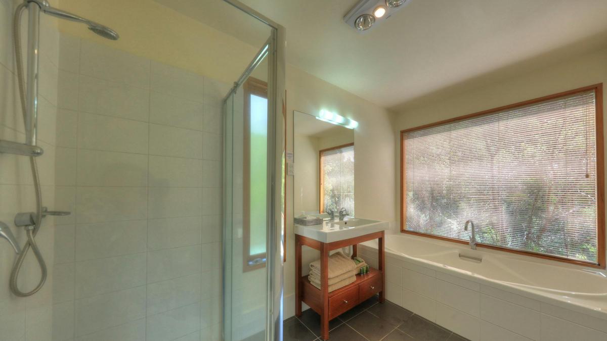 Deluxe Spa Cabin Bush View