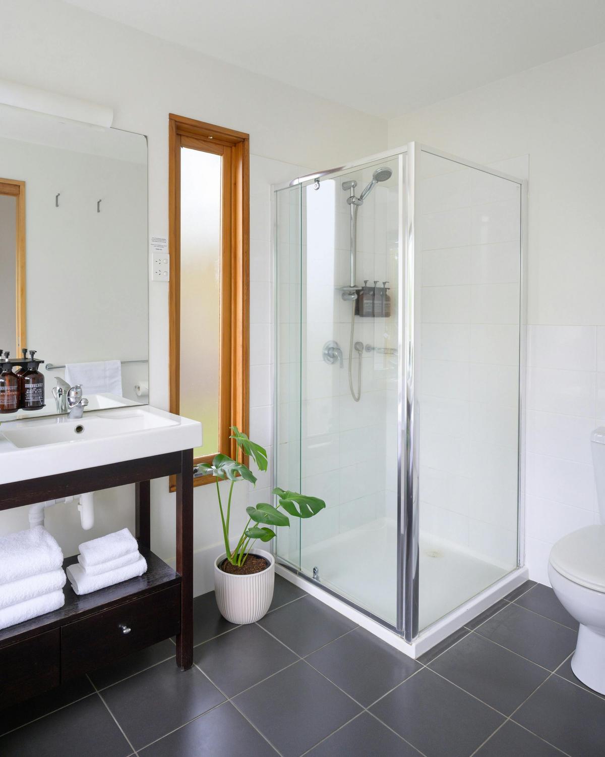 Deluxe Spa Cabin Water View