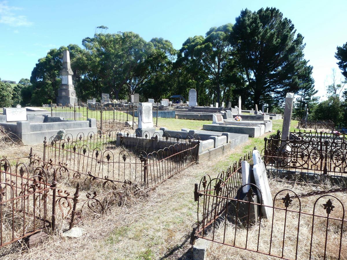 Penguin cemetery's earliest burials