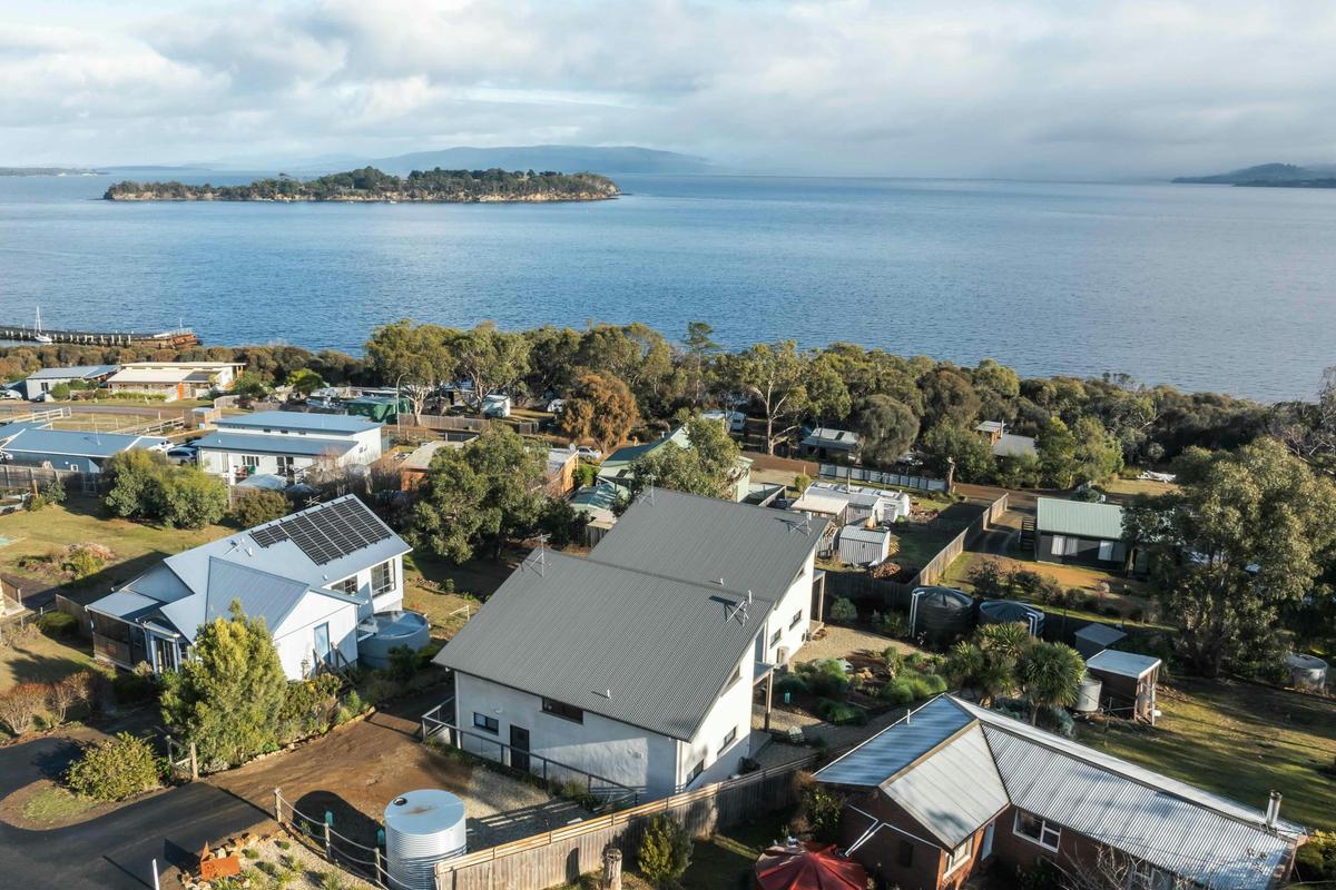 Captivating ocean views from both villas.