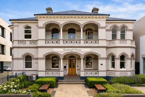 Roxburgh House Apartment 1