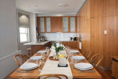 Roxburgh House Apartment 1