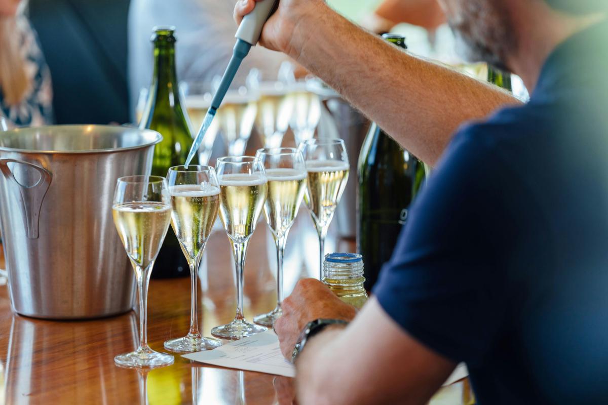 Making a sparkling wine to your own taste!