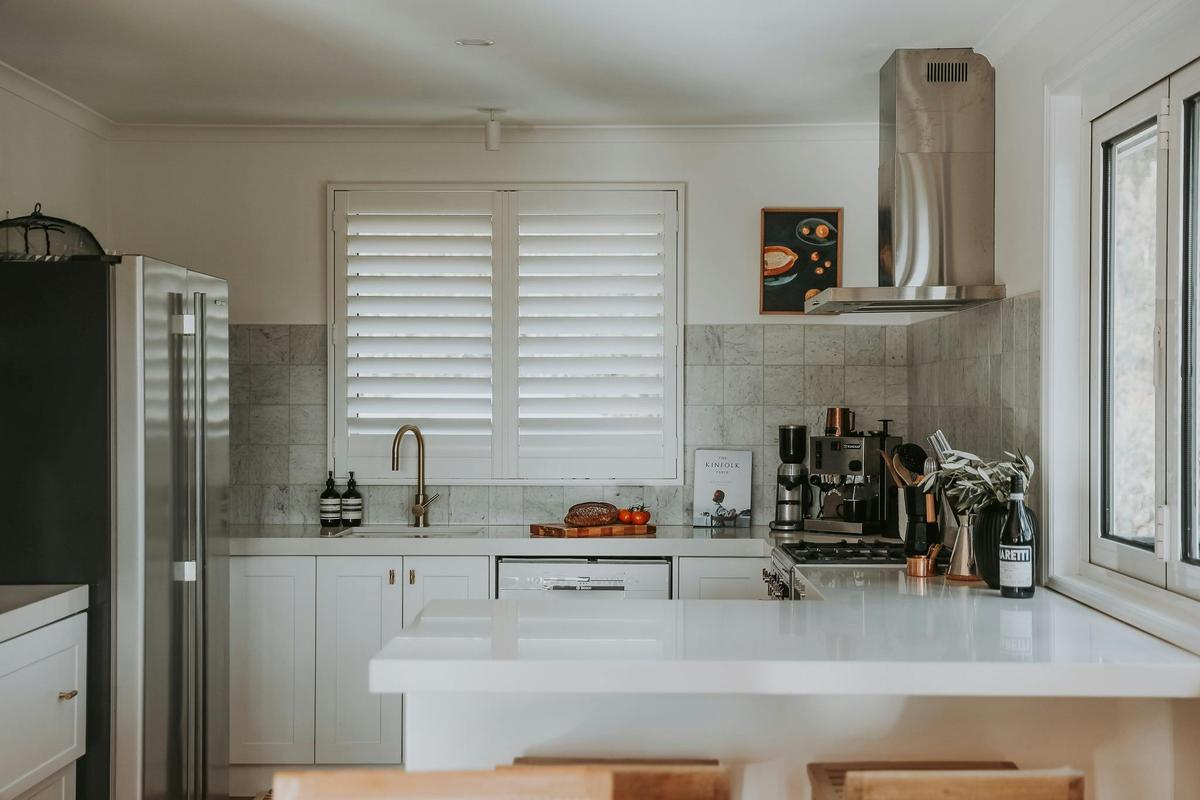 The Chalet kitchen (double fridge/freezer, dishwasher, SMEG gas stove & electric oven, Soda Stream