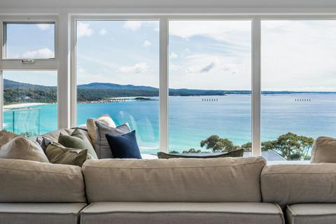 The Lookout Bay of Fires