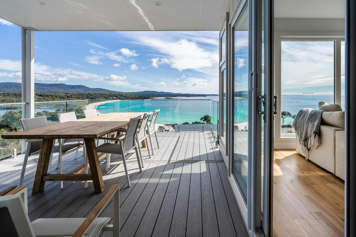 The Lookout Bay of Fires