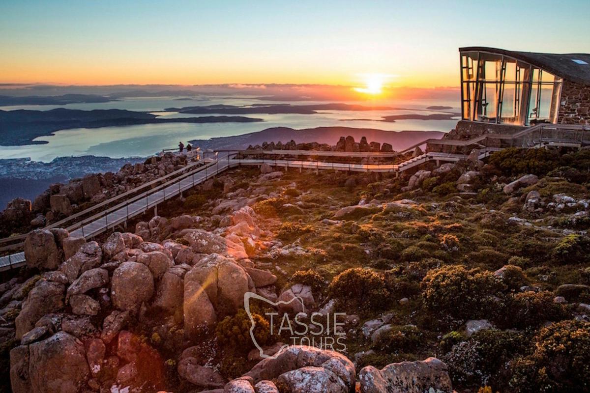 5 Day Island Icons Day Tour Bundle - Cradle Mountain, Wineglass Bay, Port Arthur, Bruny Island, and