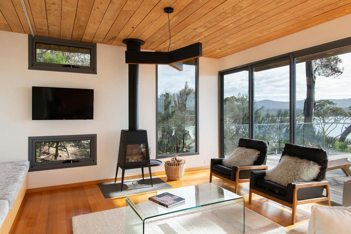 Edge Bay of Fires Living area