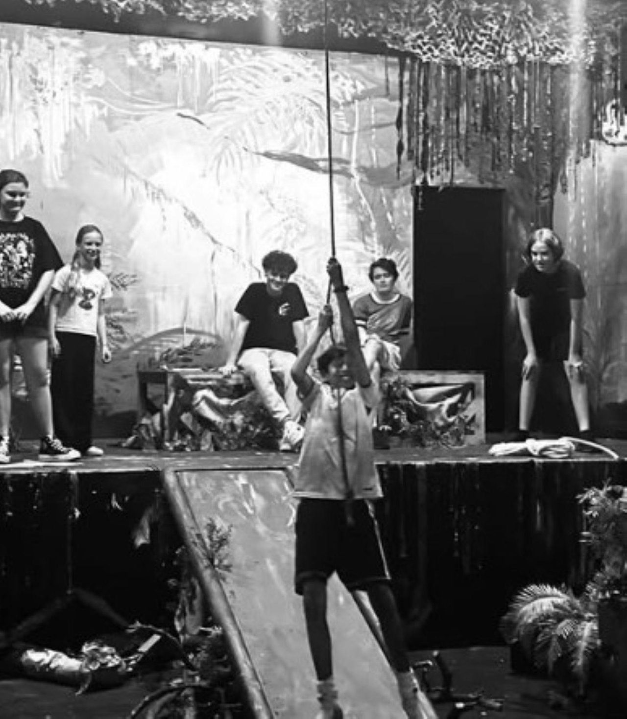 Roo Theatre Cast