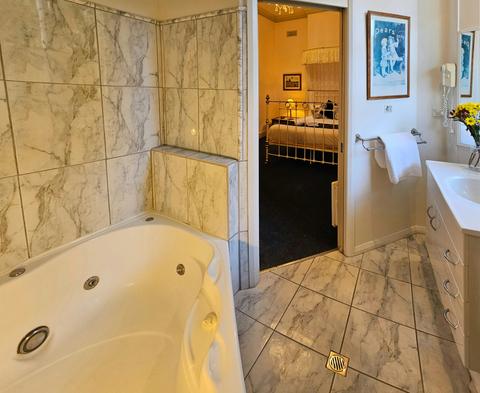 Ensuite Room (Superior Spa)