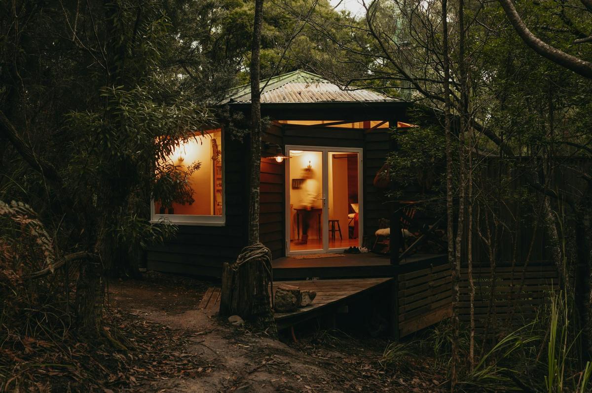 The Stand Alone is an intimate, earthy retreat made for 2