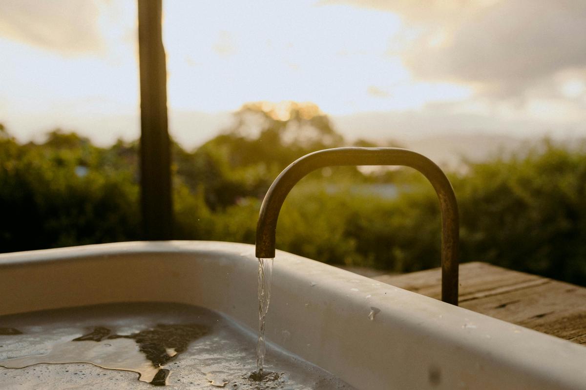 The Sandy Sister outdoor bath