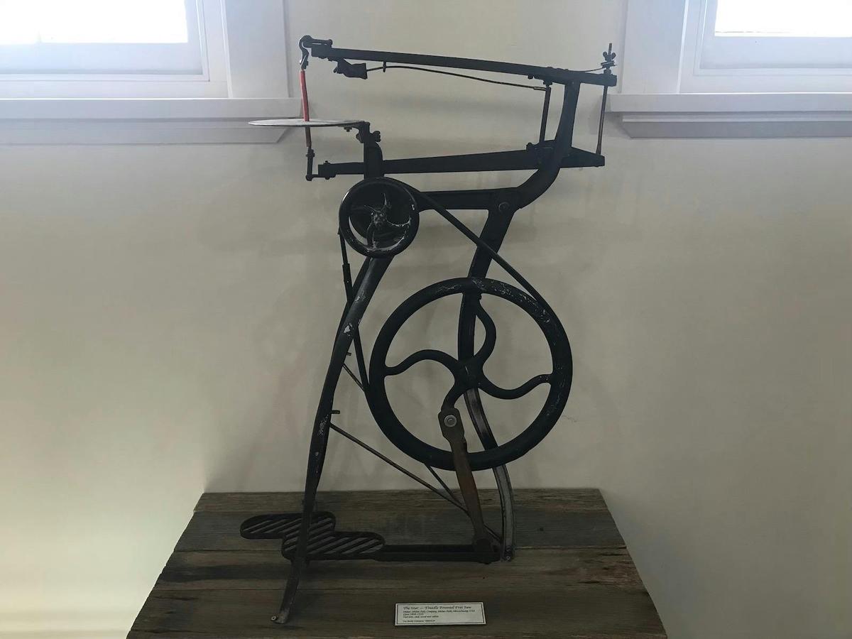 Treadle saw