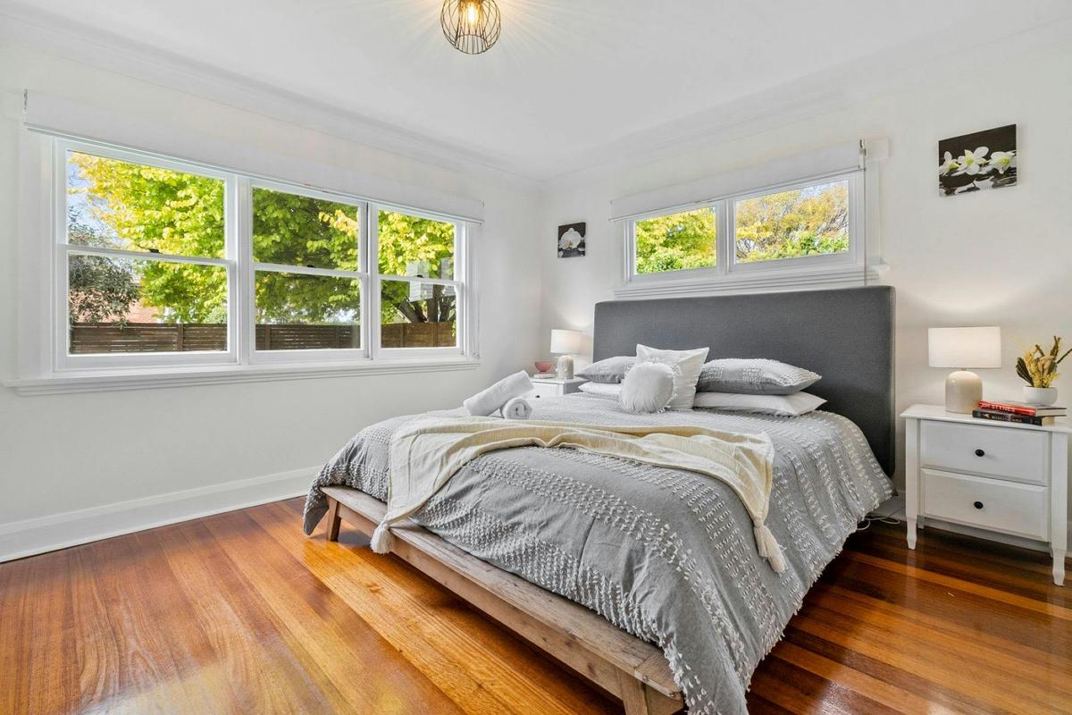 Large King size Bed with Ensuite