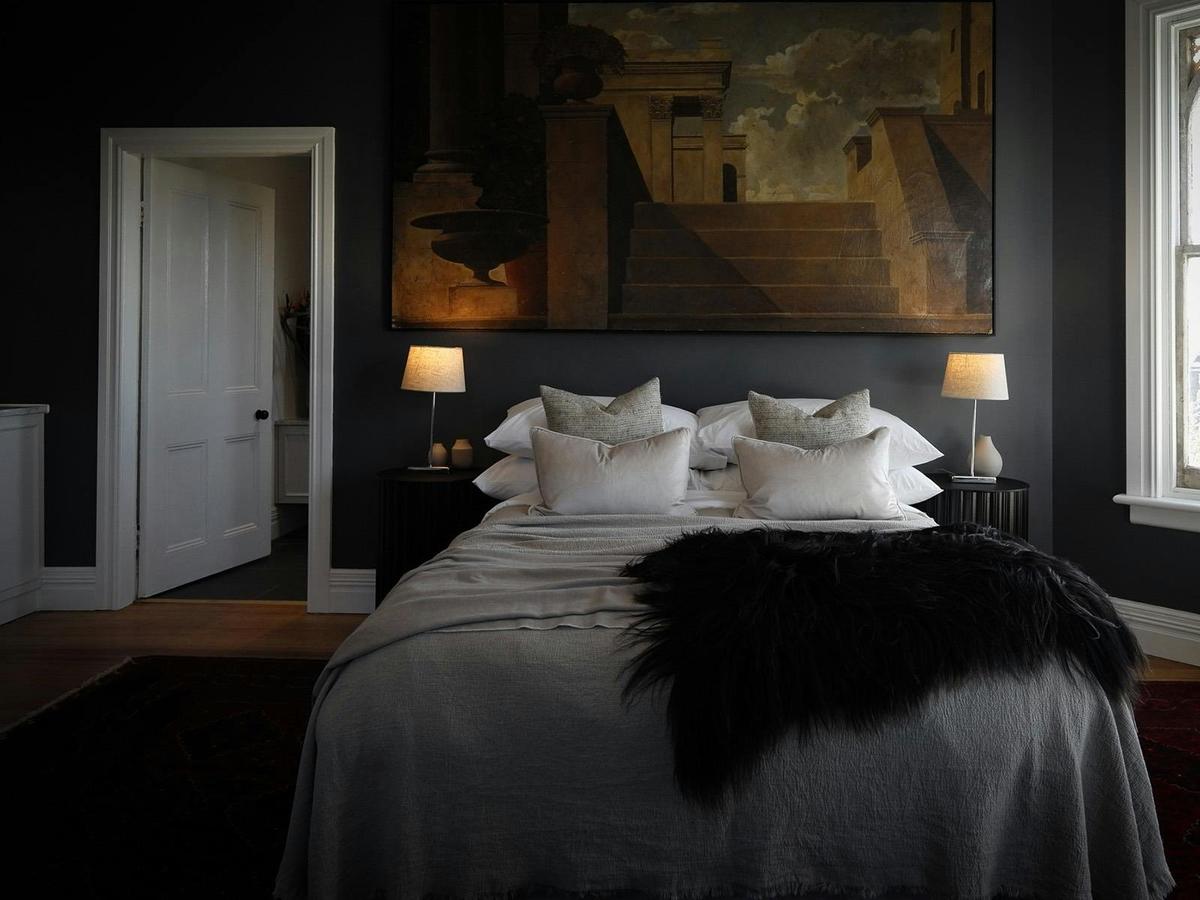 Queen size bed