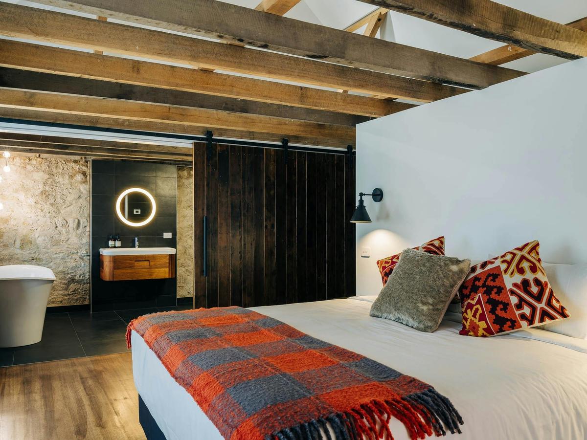 Suite - Bed and Room Detail