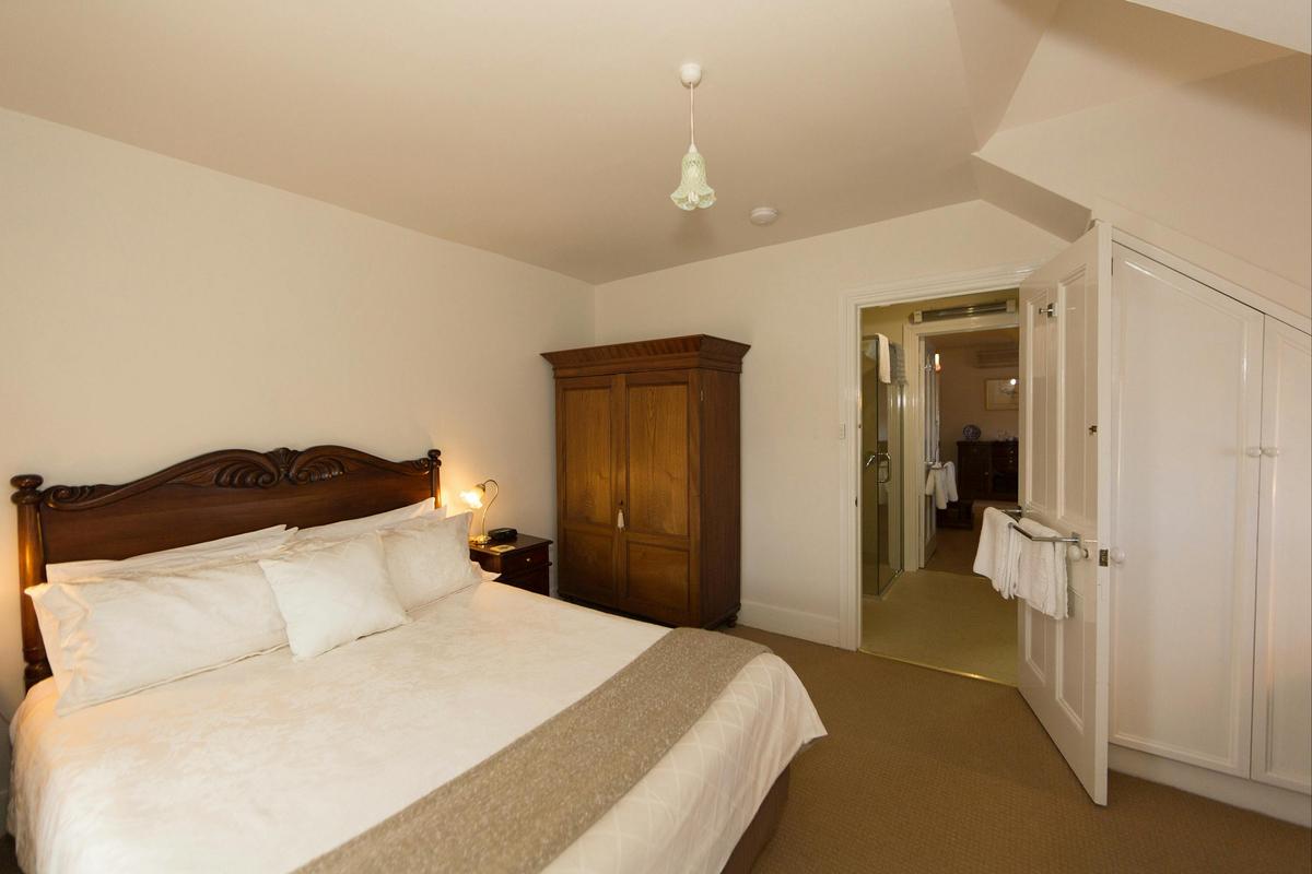 Upstairs Queen Suite