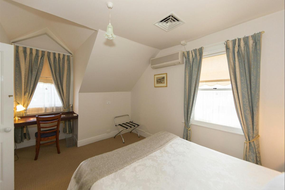 Upstairs Queen Suite