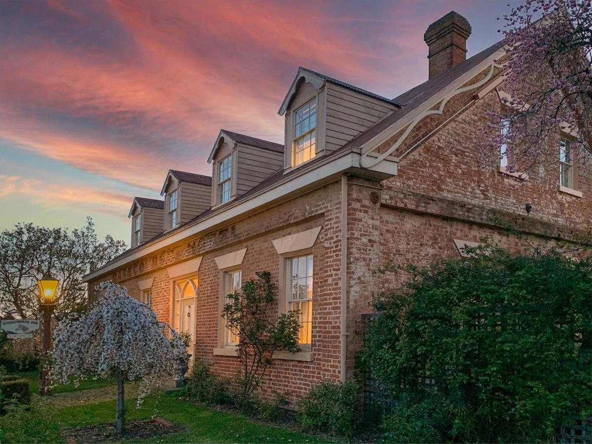 The Racecourse Inn, Longford, Tasmania - heritage listed Bed and Breakfast