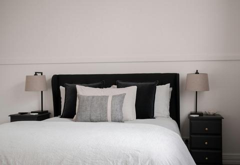 Room 2 - Hill View Suite