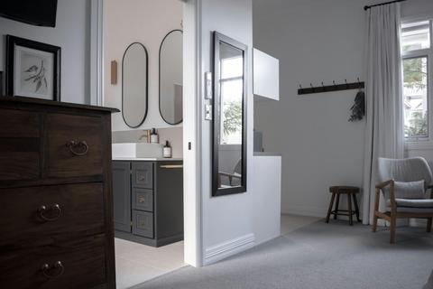 Room 1 - Valley Suite