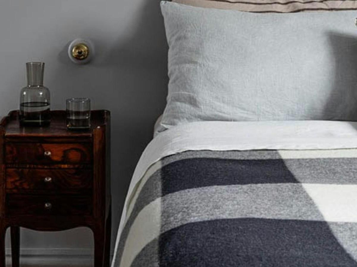 Merino Wool Smiths – Lane Blanket - Charcoal Check