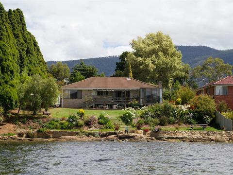 Waterside Accommodation - Derwent Vista