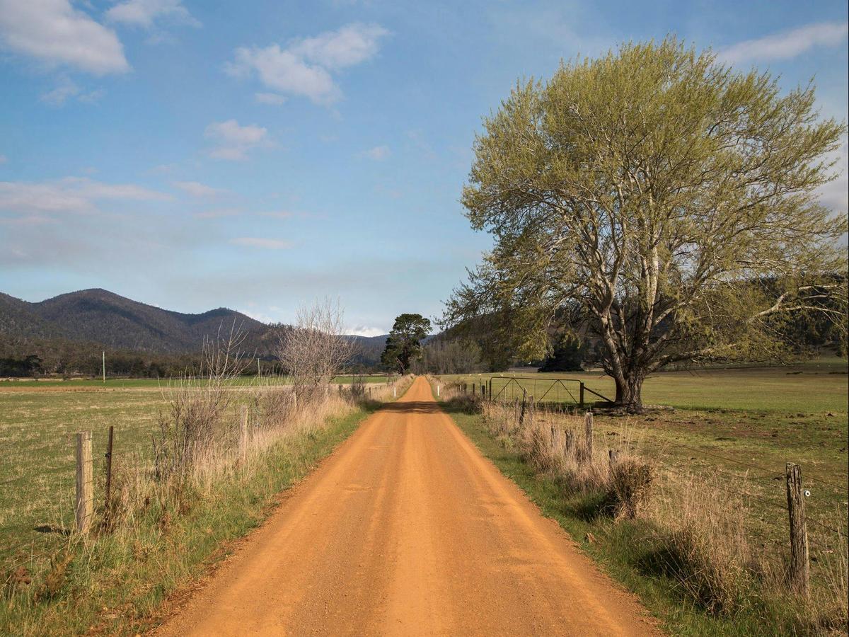 Driving into Twamley Farm