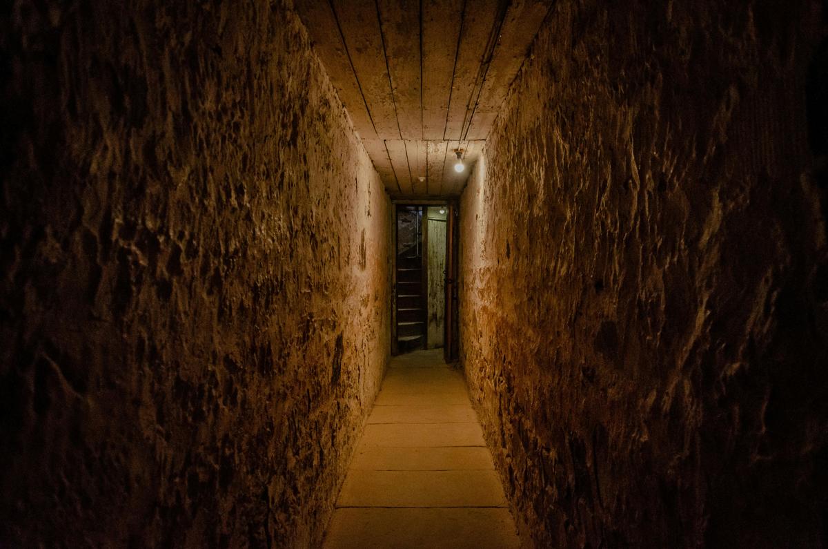 The convict built underground tunnels
