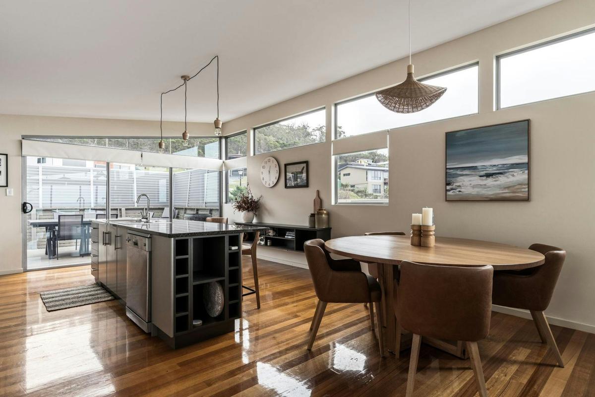 Kitchen & Dining