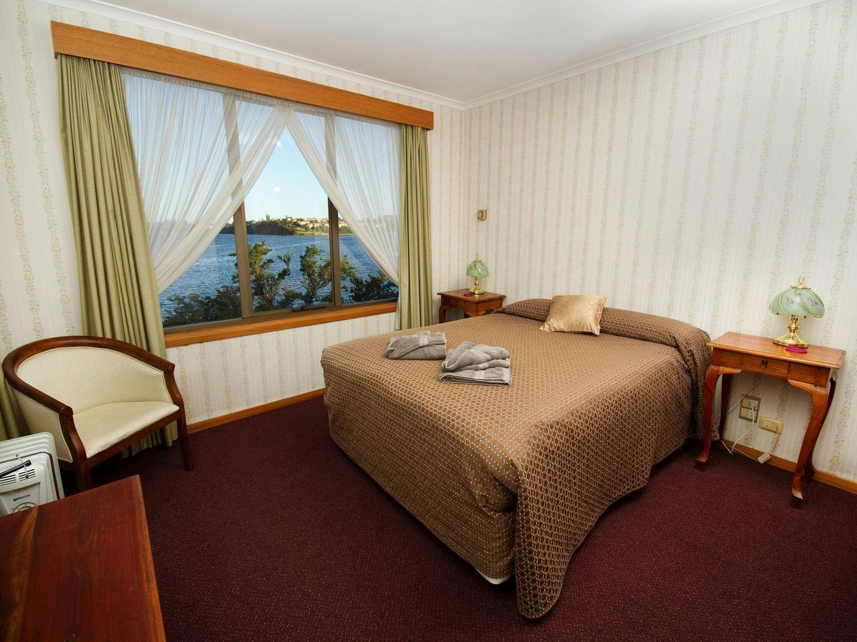 Derwent Retreat Master Bedroom