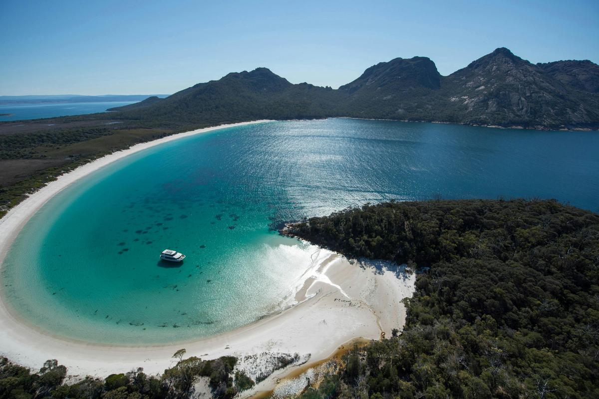 Wineglass Bay Cruises - Vista Lounge BYO Lunch