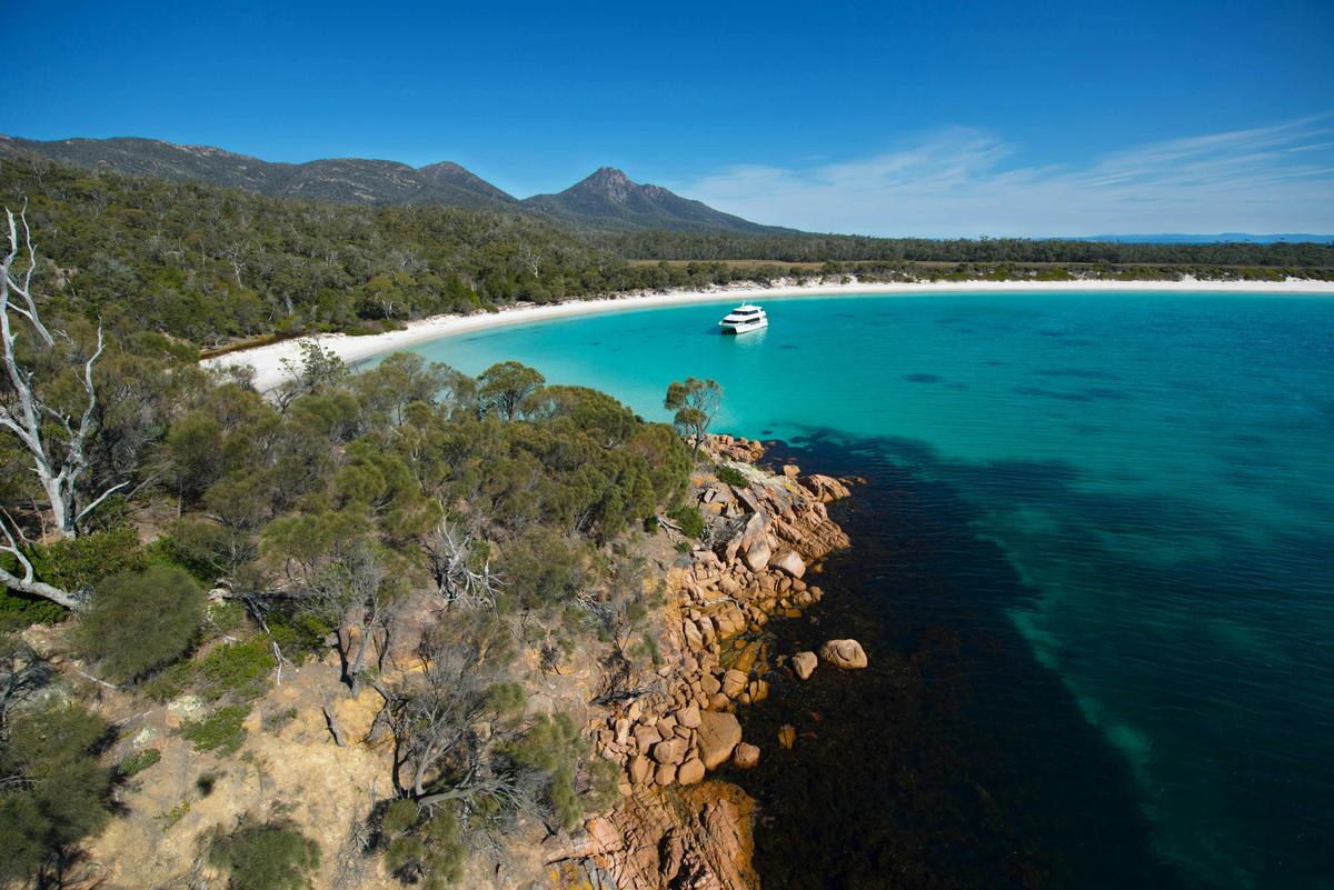 Wineglass Bay Cruises - Sky Lounge