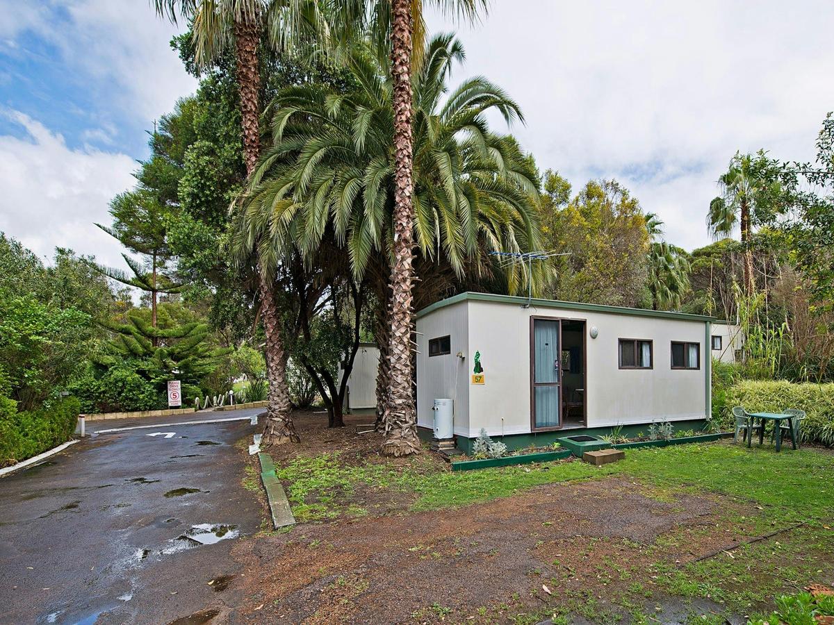Ensuite Cabin and Park surroundings