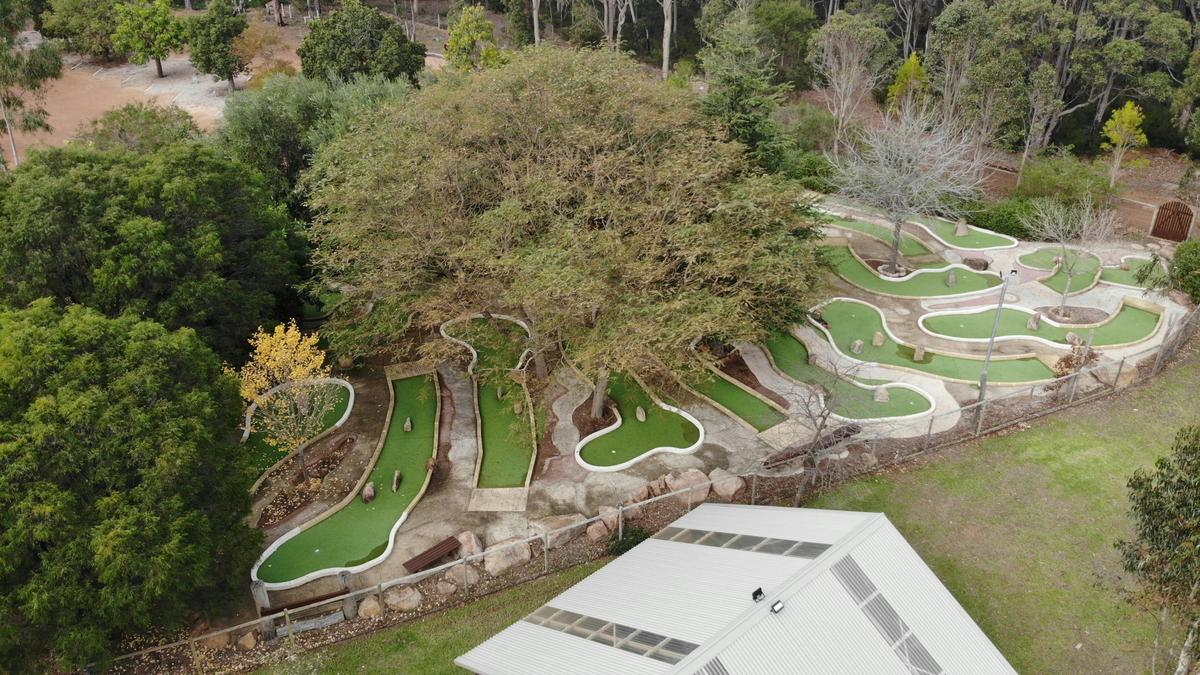 18 hole mini golf