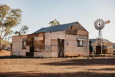 Australia's Longest Shortcut - 15 Days from Perth to Cairns through the Centre