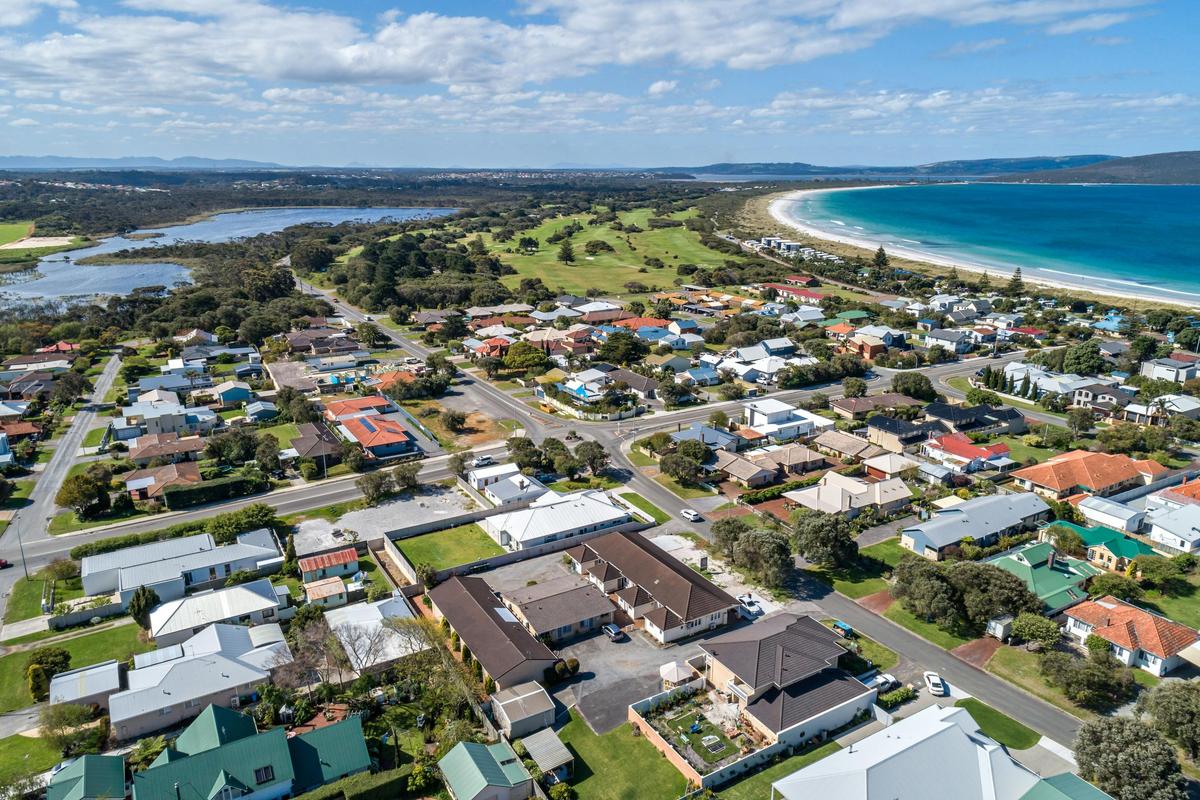 Located in the heart of Middleton Beach
