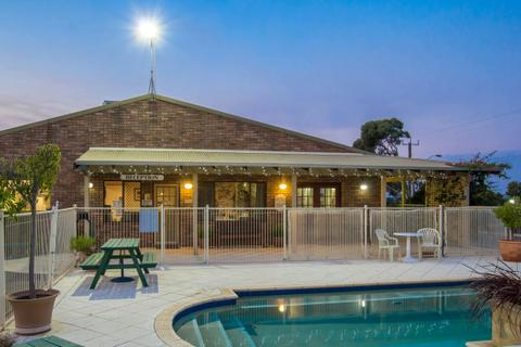 Albert Facey Motor Inn