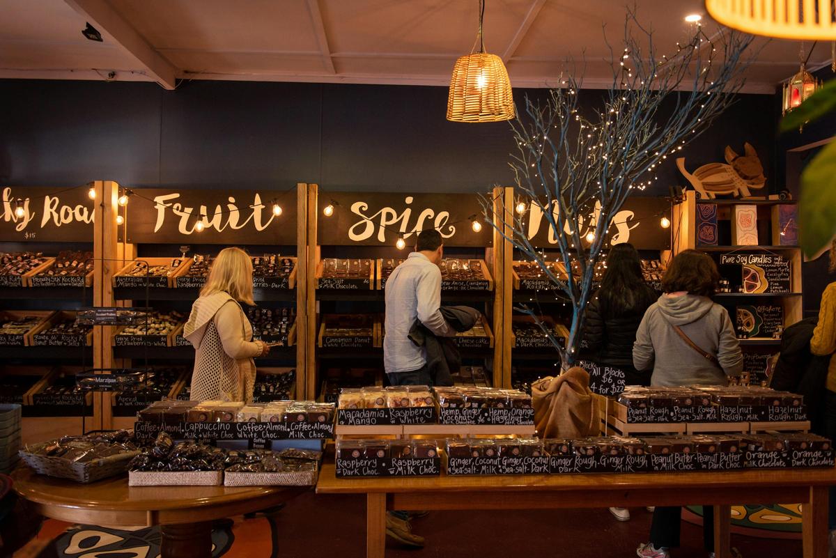 Hidden Gems Boutique Full-Day Wine, Olive Farm Lunch & Emu Feeding Tour