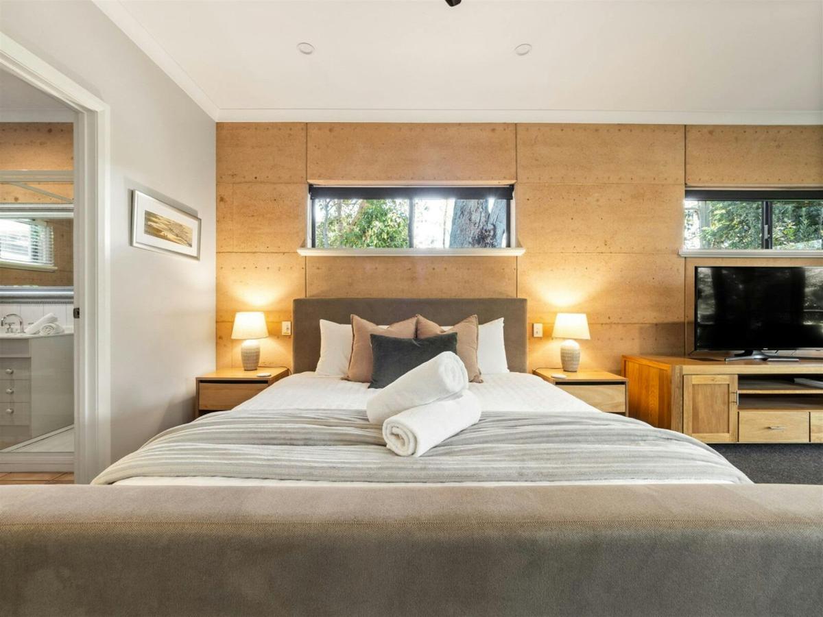 Aroha King Bed