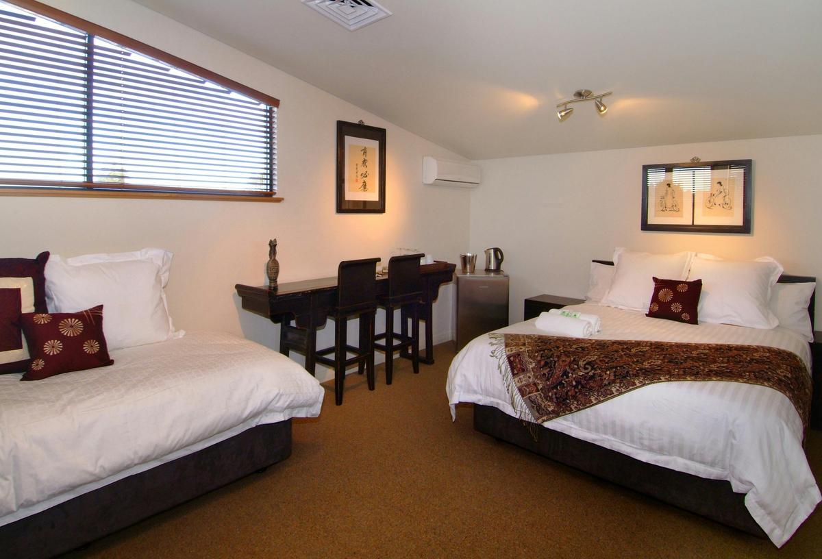 Apartment - 3-Bedroom, 2-Bathroom 4.5 Star