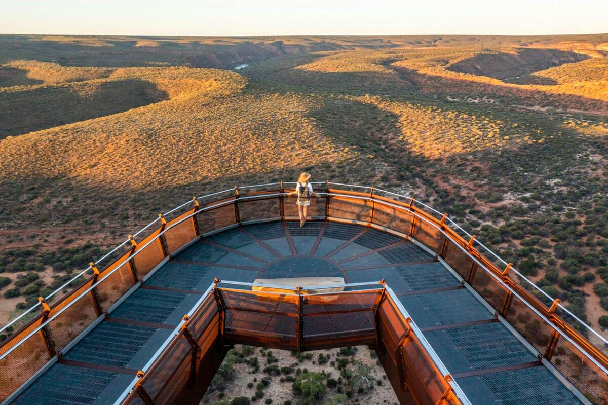4 Day Perth to Monkey Mia Coastal Loop Return Tour - Hotel Comfort-level