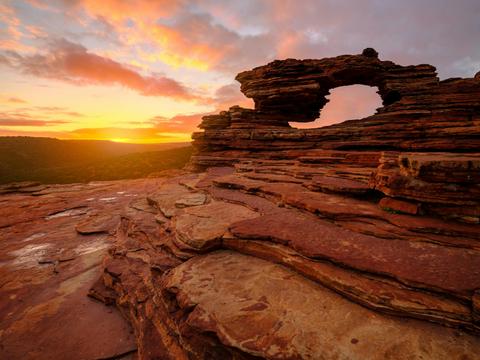 3 Days Geraldton, Kalbarri, Pink Lake, Monkey Mia Dolphins & Pinnacles Tour