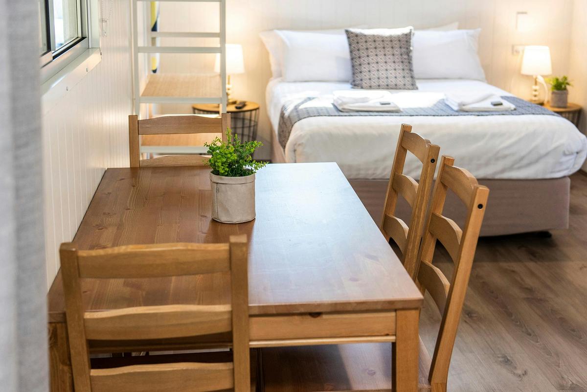 Lux Pet-Friendly Cabin (2/4)