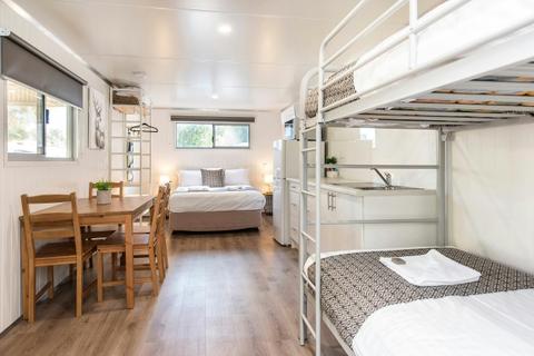 Lux Pet-Friendly Cabin (2/4)
