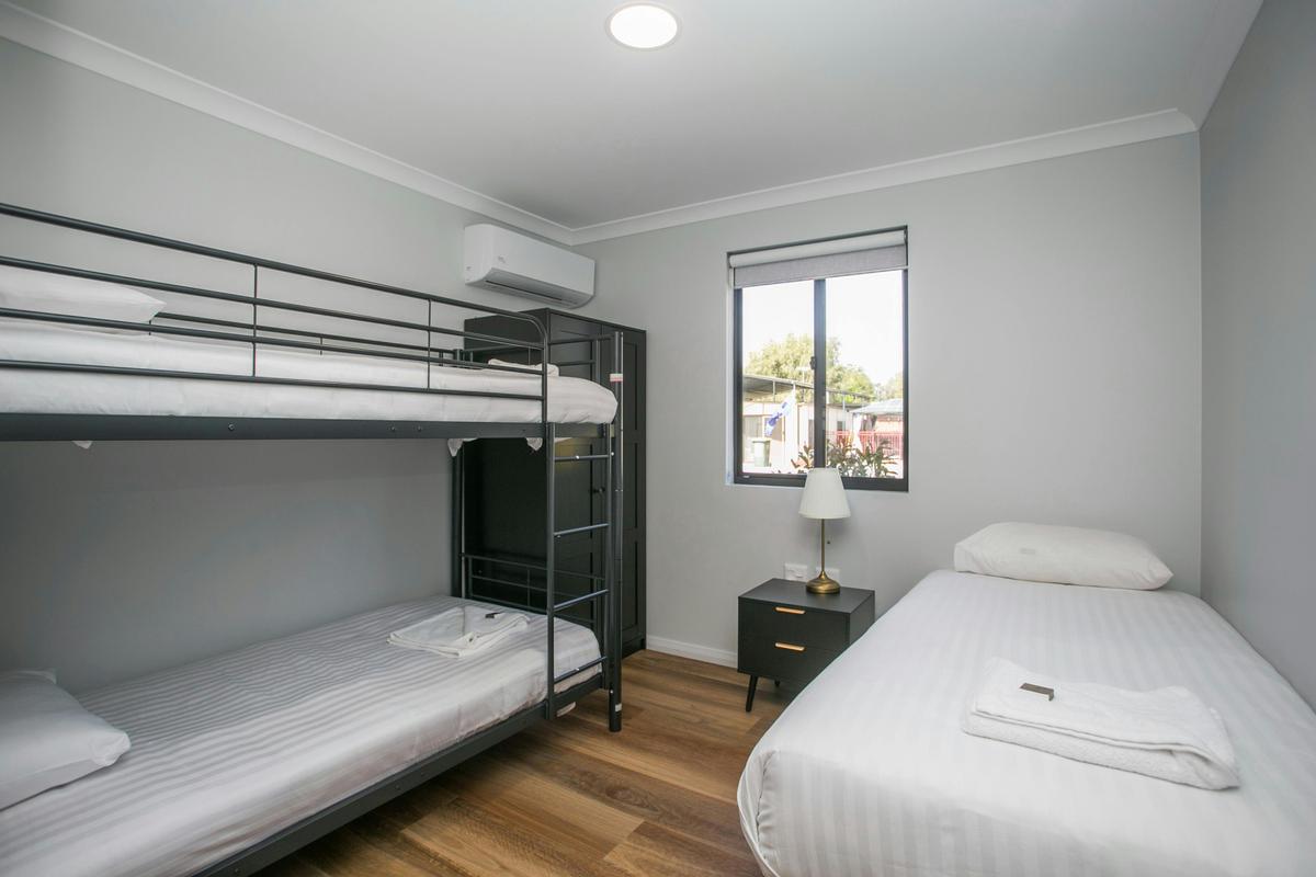 Family Chalet 5 Pet Friendly - Wheelchair Accessible