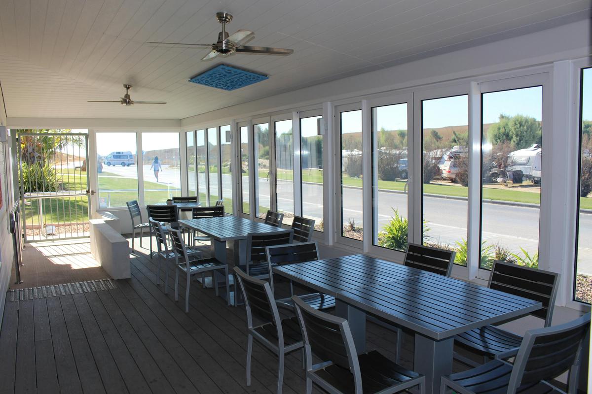 Bill's Bar offers air-conditioned terrace